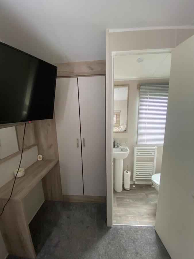 Meadow View 171 - Golden Palm - Central Heating, Wifi, Pet Friendly, Bed Linen - Meadow Lakes Caravan & Lodge Hire 查珀尔圣伦纳兹 外观 照片