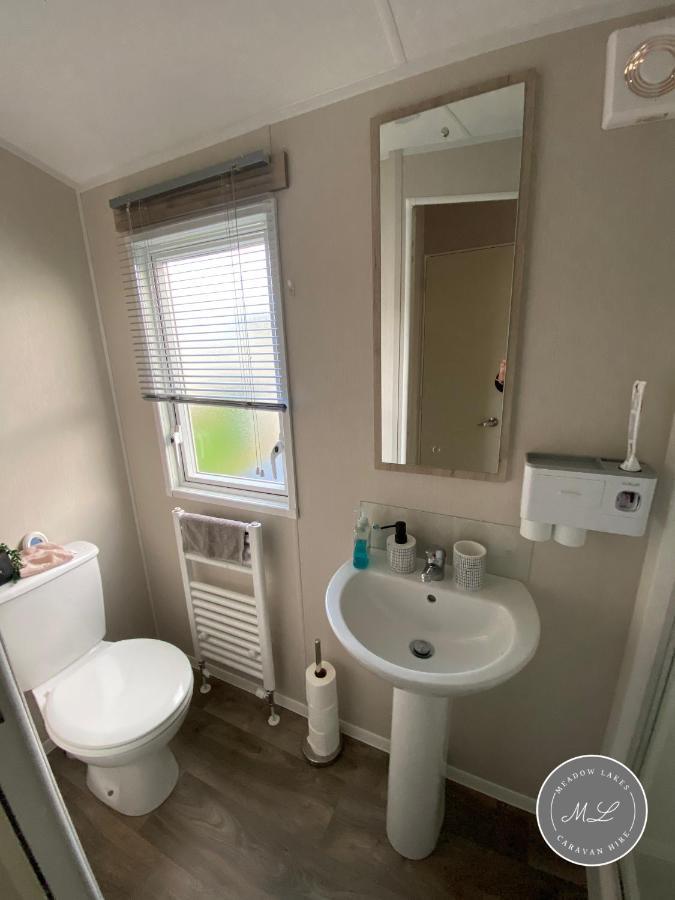 Meadow View 171 - Golden Palm - Central Heating, Wifi, Pet Friendly, Bed Linen - Meadow Lakes Caravan & Lodge Hire 查珀尔圣伦纳兹 外观 照片