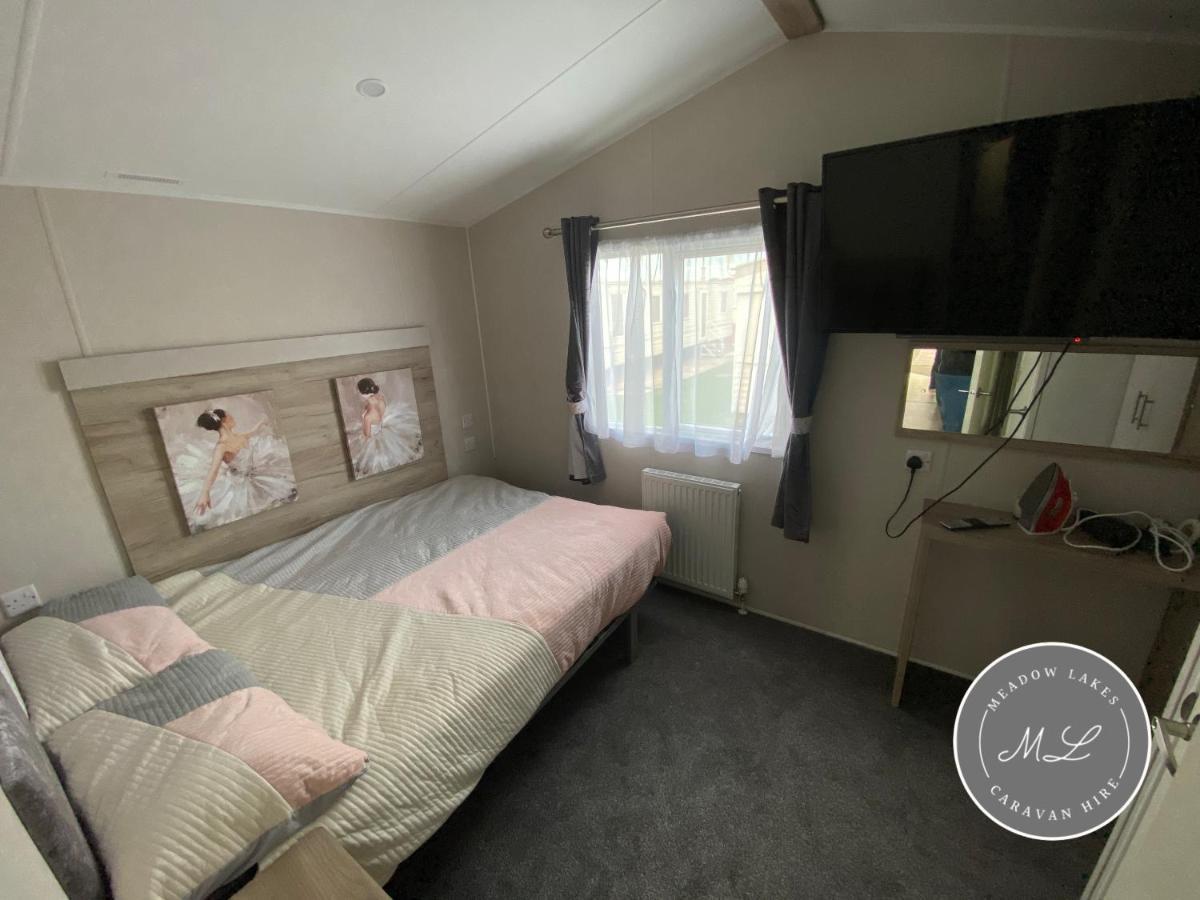 Meadow View 171 - Golden Palm - Central Heating, Wifi, Pet Friendly, Bed Linen - Meadow Lakes Caravan & Lodge Hire 查珀尔圣伦纳兹 外观 照片