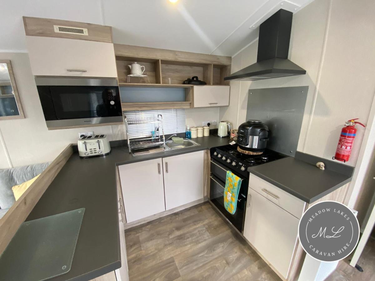 Meadow View 171 - Golden Palm - Central Heating, Wifi, Pet Friendly, Bed Linen - Meadow Lakes Caravan & Lodge Hire 查珀尔圣伦纳兹 外观 照片
