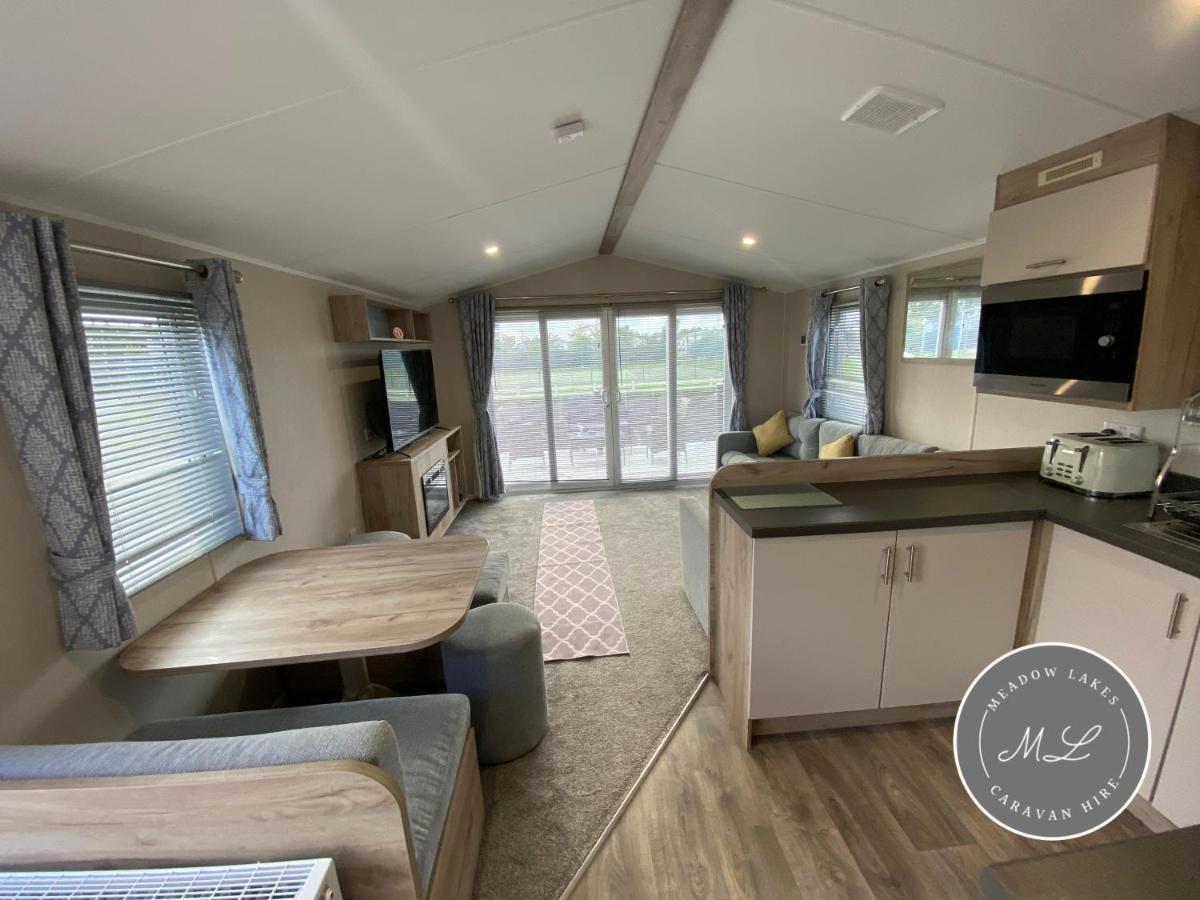 Meadow View 171 - Golden Palm - Central Heating, Wifi, Pet Friendly, Bed Linen - Meadow Lakes Caravan & Lodge Hire 查珀尔圣伦纳兹 外观 照片